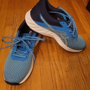 ASICS shoes us size 7